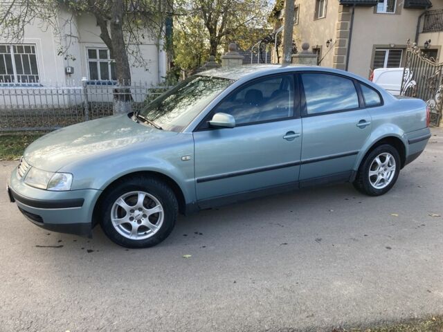 Синий Фольксваген Пассат, объемом двигателя 1.6 л и пробегом 340 тыс. км за 2800 $, фото 1 на Automoto.ua