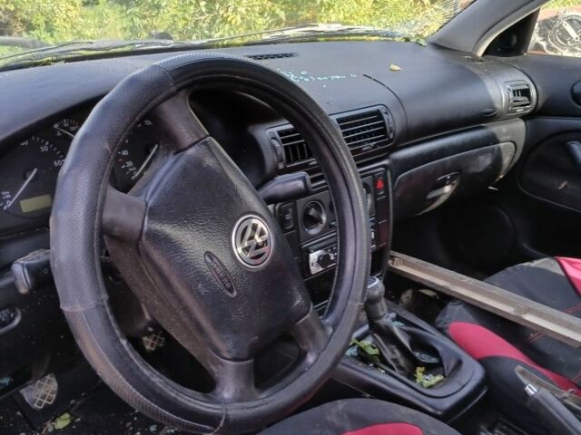 Синий Фольксваген Пассат, объемом двигателя 0 л и пробегом 300 тыс. км за 800 $, фото 2 на Automoto.ua