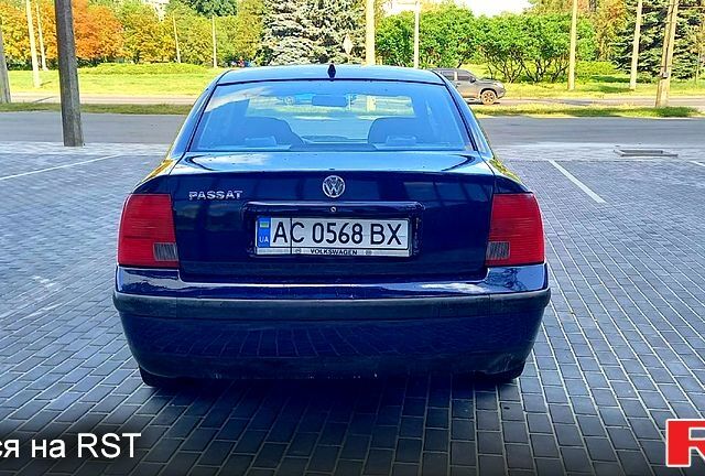 Синий Фольксваген Пассат, объемом двигателя 1.6 л и пробегом 275 тыс. км за 2799 $, фото 3 на Automoto.ua