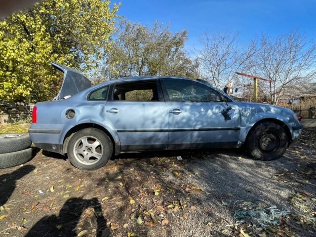 Синий Фольксваген Пассат, объемом двигателя 1.8 л и пробегом 292 тыс. км за 1300 $, фото 2 на Automoto.ua