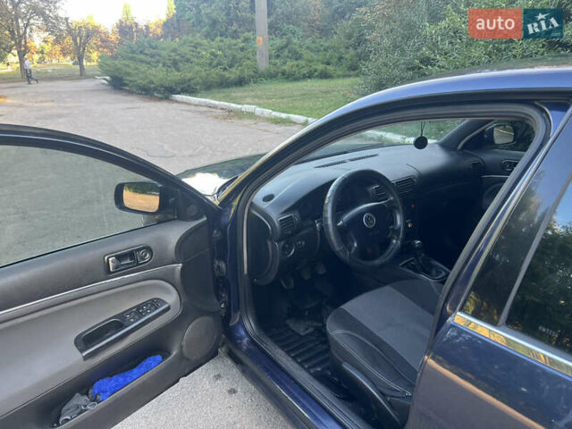 Синий Фольксваген Пассат, объемом двигателя 1.9 л и пробегом 430 тыс. км за 4500 $, фото 10 на Automoto.ua