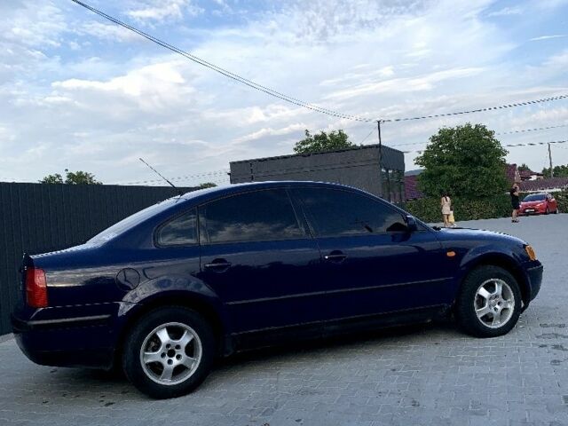 Синий Фольксваген Пассат, объемом двигателя 1.8 л и пробегом 390 тыс. км за 3200 $, фото 2 на Automoto.ua