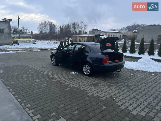 Синий Фольксваген Пассат, объемом двигателя 1.6 л и пробегом 211 тыс. км за 3400 $, фото 6 на Automoto.ua