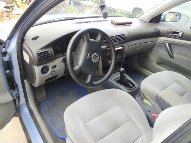 Синій Фольксваген Пассат, об'ємом двигуна 1.6 л та пробігом 334 тис. км за 3500 $, фото 1 на Automoto.ua