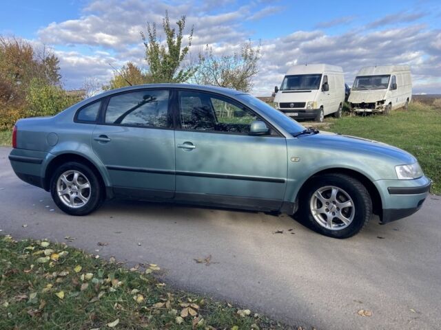 Синий Фольксваген Пассат, объемом двигателя 1.6 л и пробегом 340 тыс. км за 2800 $, фото 5 на Automoto.ua