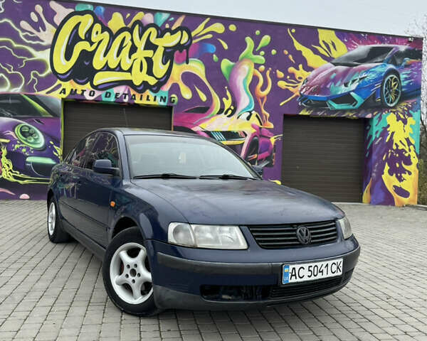 Синий Фольксваген Пассат, объемом двигателя 1.6 л и пробегом 444 тыс. км за 2650 $, фото 2 на Automoto.ua