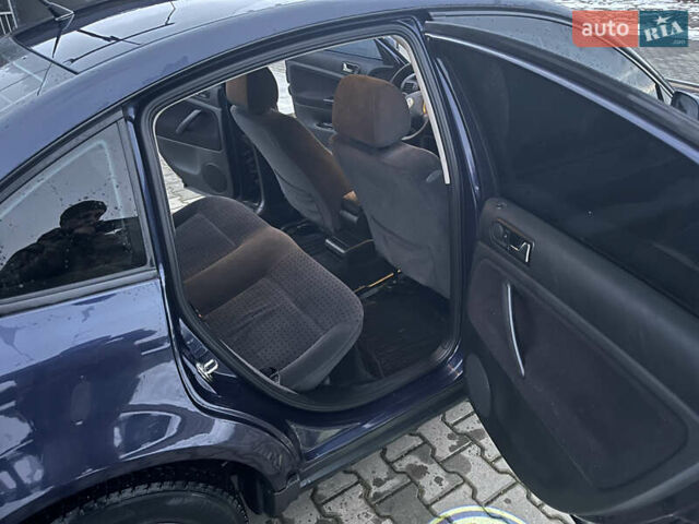 Синий Фольксваген Пассат, объемом двигателя 1.6 л и пробегом 211 тыс. км за 3400 $, фото 4 на Automoto.ua