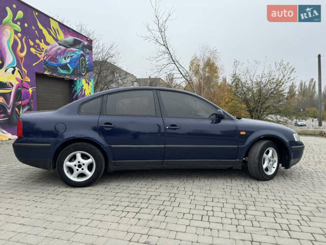 Синий Фольксваген Пассат, объемом двигателя 1.6 л и пробегом 444 тыс. км за 2650 $, фото 11 на Automoto.ua