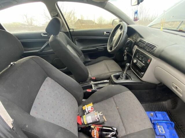 Синий Фольксваген Пассат, объемом двигателя 1.6 л и пробегом 304 тыс. км за 1300 $, фото 4 на Automoto.ua