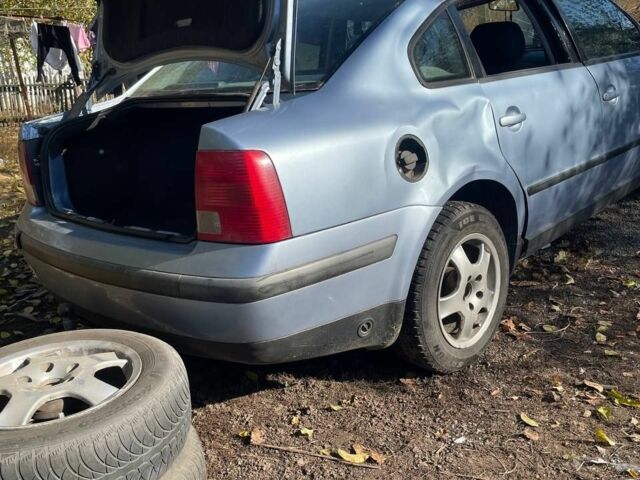 Синий Фольксваген Пассат, объемом двигателя 1.8 л и пробегом 292 тыс. км за 1300 $, фото 6 на Automoto.ua