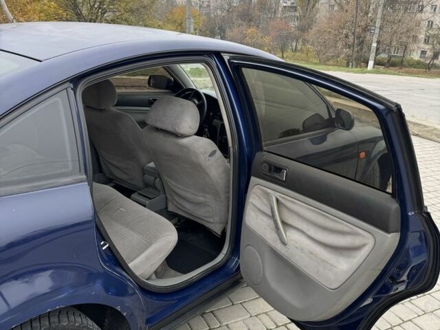 Синий Фольксваген Пассат, объемом двигателя 1.6 л и пробегом 444 тыс. км за 2850 $, фото 12 на Automoto.ua