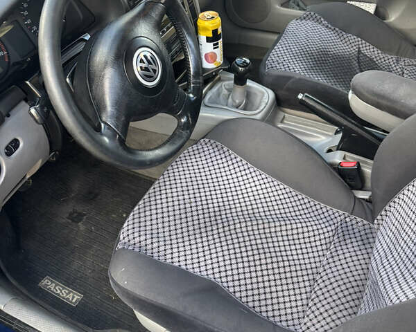 Синий Фольксваген Пассат, объемом двигателя 1.6 л и пробегом 328 тыс. км за 3400 $, фото 8 на Automoto.ua