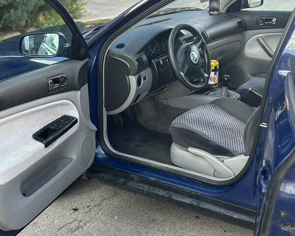 Синий Фольксваген Пассат, объемом двигателя 1.6 л и пробегом 328 тыс. км за 3400 $, фото 7 на Automoto.ua