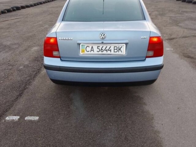 Синий Фольксваген Пассат, объемом двигателя 0 л и пробегом 220 тыс. км за 4750 $, фото 1 на Automoto.ua