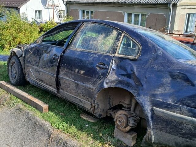 Синий Фольксваген Пассат, объемом двигателя 0 л и пробегом 300 тыс. км за 800 $, фото 4 на Automoto.ua