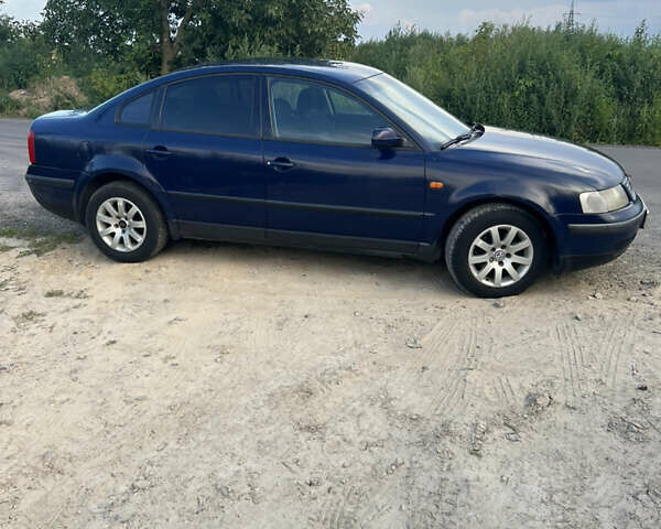 Синий Фольксваген Пассат, объемом двигателя 1.8 л и пробегом 270 тыс. км за 2950 $, фото 1 на Automoto.ua