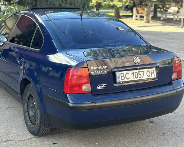 Синий Фольксваген Пассат, объемом двигателя 1.6 л и пробегом 328 тыс. км за 3400 $, фото 5 на Automoto.ua