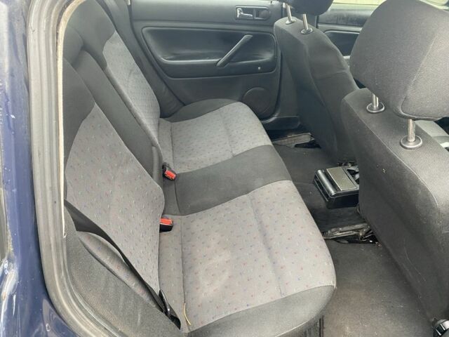 Синий Фольксваген Пассат, объемом двигателя 1.6 л и пробегом 307 тыс. км за 1550 $, фото 7 на Automoto.ua