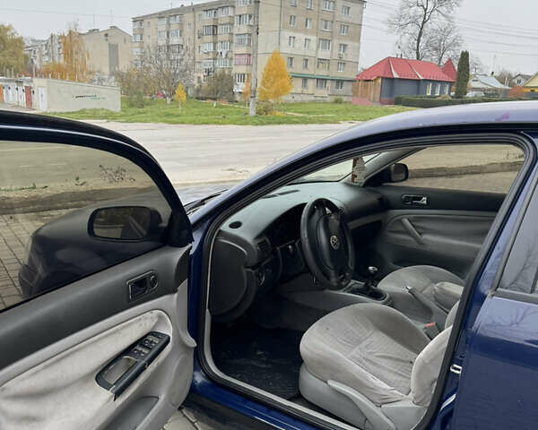 Синий Фольксваген Пассат, объемом двигателя 1.6 л и пробегом 444 тыс. км за 2650 $, фото 14 на Automoto.ua