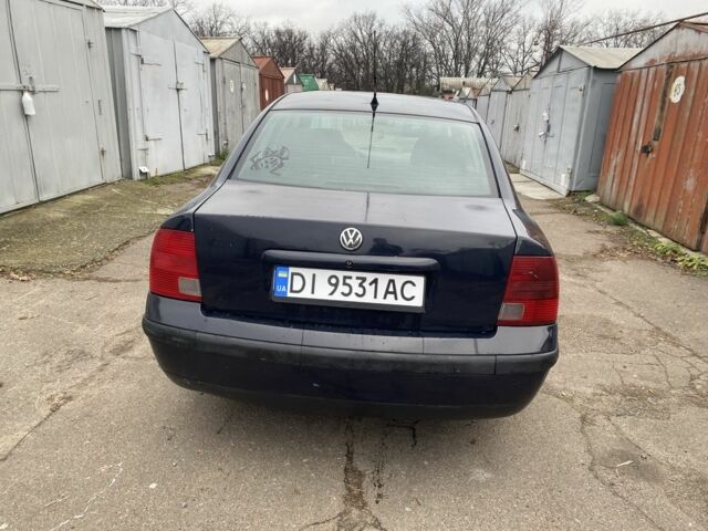 Синий Фольксваген Пассат, объемом двигателя 1.6 л и пробегом 307 тыс. км за 1550 $, фото 4 на Automoto.ua