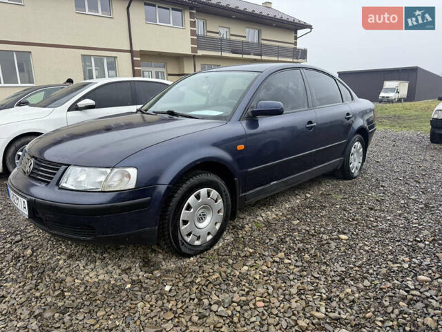 Синий Фольксваген Пассат, объемом двигателя 1.6 л и пробегом 220 тыс. км за 3200 $, фото 2 на Automoto.ua