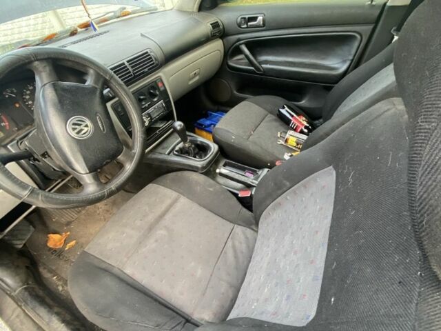 Синий Фольксваген Пассат, объемом двигателя 1.6 л и пробегом 304 тыс. км за 1300 $, фото 7 на Automoto.ua