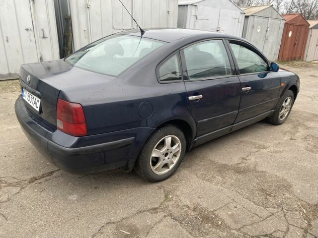 Синий Фольксваген Пассат, объемом двигателя 1.6 л и пробегом 307 тыс. км за 1550 $, фото 3 на Automoto.ua