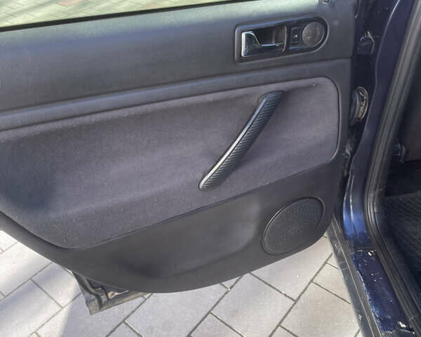 Синий Фольксваген Пассат, объемом двигателя 1.6 л и пробегом 300 тыс. км за 2800 $, фото 7 на Automoto.ua