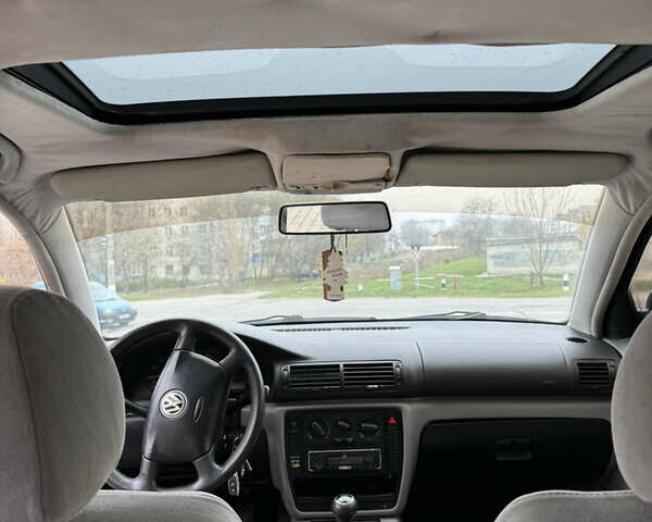 Синий Фольксваген Пассат, объемом двигателя 1.6 л и пробегом 444 тыс. км за 2650 $, фото 16 на Automoto.ua