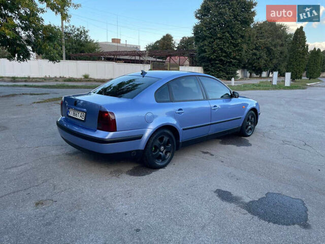 Синий Фольксваген Пассат, объемом двигателя 1.78 л и пробегом 355 тыс. км за 4800 $, фото 4 на Automoto.ua