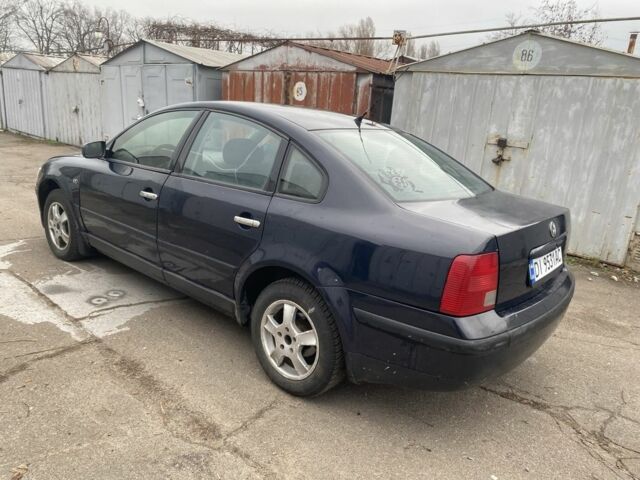 Синий Фольксваген Пассат, объемом двигателя 1.6 л и пробегом 307 тыс. км за 1550 $, фото 5 на Automoto.ua