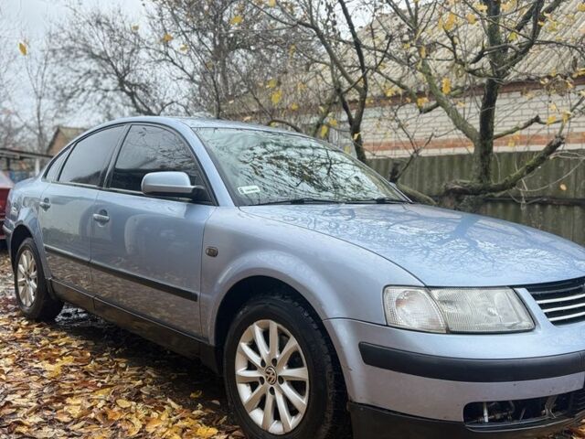 Синий Фольксваген Пассат, объемом двигателя 1.9 л и пробегом 458 тыс. км за 2400 $, фото 1 на Automoto.ua