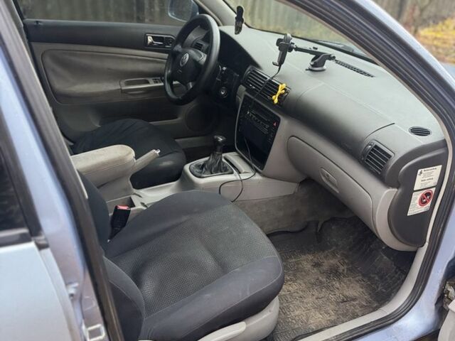 Синий Фольксваген Пассат, объемом двигателя 1.9 л и пробегом 458 тыс. км за 2400 $, фото 4 на Automoto.ua