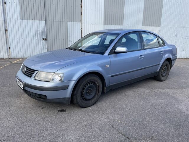 Синий Фольксваген Пассат, объемом двигателя 1.8 л и пробегом 280 тыс. км за 3400 $, фото 1 на Automoto.ua