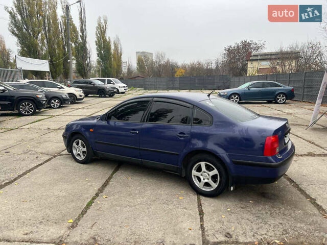 Синий Фольксваген Пассат, объемом двигателя 1.78 л и пробегом 405 тыс. км за 4200 $, фото 5 на Automoto.ua