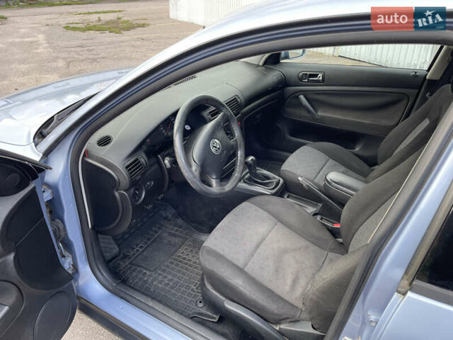 Синий Фольксваген Пассат, объемом двигателя 1.8 л и пробегом 280 тыс. км за 3400 $, фото 7 на Automoto.ua