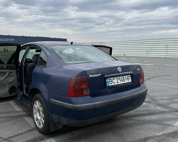 Синий Фольксваген Пассат, объемом двигателя 1.9 л и пробегом 500 тыс. км за 2000 $, фото 1 на Automoto.ua
