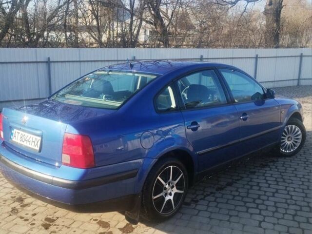 Синий Фольксваген Пассат, объемом двигателя 1.6 л и пробегом 300 тыс. км за 2500 $, фото 1 на Automoto.ua