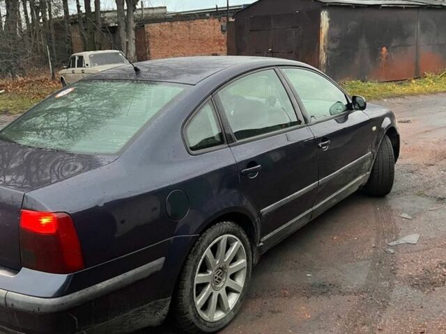 Синий Фольксваген Пассат, объемом двигателя 1.9 л и пробегом 450 тыс. км за 2200 $, фото 2 на Automoto.ua