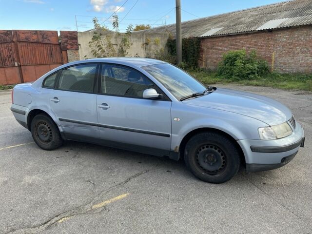 Синий Фольксваген Пассат, объемом двигателя 1.8 л и пробегом 280 тыс. км за 3400 $, фото 3 на Automoto.ua