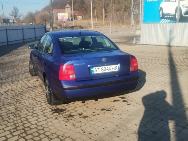 Синий Фольксваген Пассат, объемом двигателя 1.6 л и пробегом 300 тыс. км за 2500 $, фото 2 на Automoto.ua