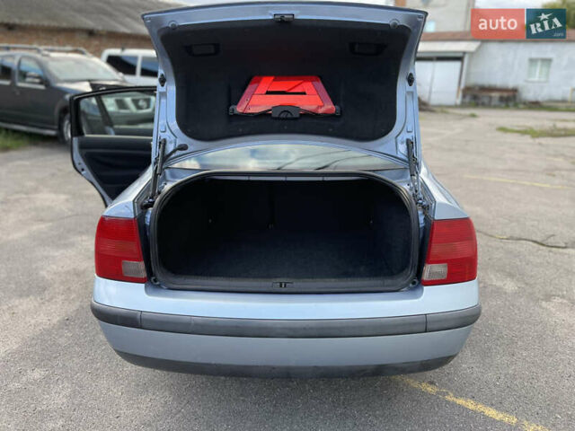 Синий Фольксваген Пассат, объемом двигателя 1.8 л и пробегом 280 тыс. км за 3400 $, фото 18 на Automoto.ua