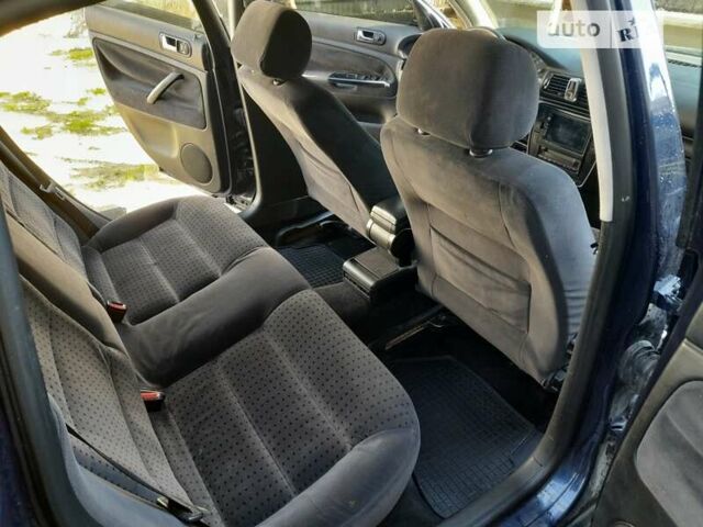 Синий Фольксваген Пассат, объемом двигателя 1.8 л и пробегом 376 тыс. км за 3500 $, фото 8 на Automoto.ua