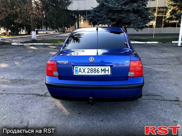 Синий Фольксваген Пассат, объемом двигателя 1.8 л и пробегом 302 тыс. км за 3850 $, фото 2 на Automoto.ua