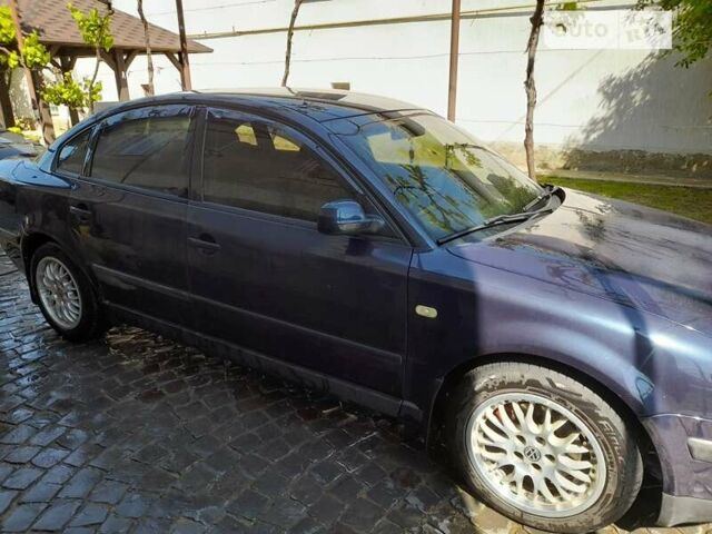 Синий Фольксваген Пассат, объемом двигателя 1.8 л и пробегом 376 тыс. км за 3500 $, фото 2 на Automoto.ua