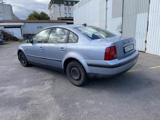 Синий Фольксваген Пассат, объемом двигателя 1.8 л и пробегом 280 тыс. км за 3400 $, фото 4 на Automoto.ua