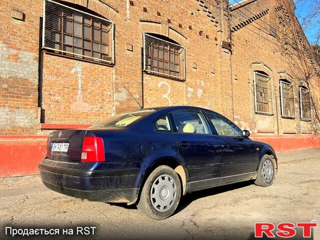 Синий Фольксваген Пассат, объемом двигателя 1.8 л и пробегом 292 тыс. км за 3200 $, фото 2 на Automoto.ua