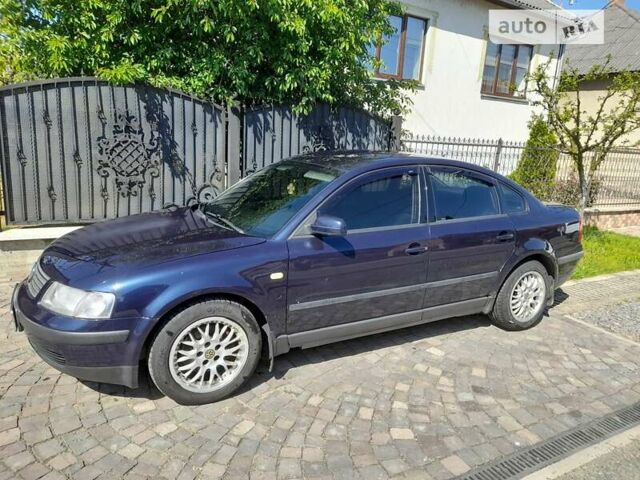 Синий Фольксваген Пассат, объемом двигателя 1.8 л и пробегом 376 тыс. км за 3500 $, фото 1 на Automoto.ua