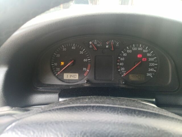 Синій Фольксваген Пассат, об'ємом двигуна 1.8 л та пробігом 400 тис. км за 4000 $, фото 4 на Automoto.ua