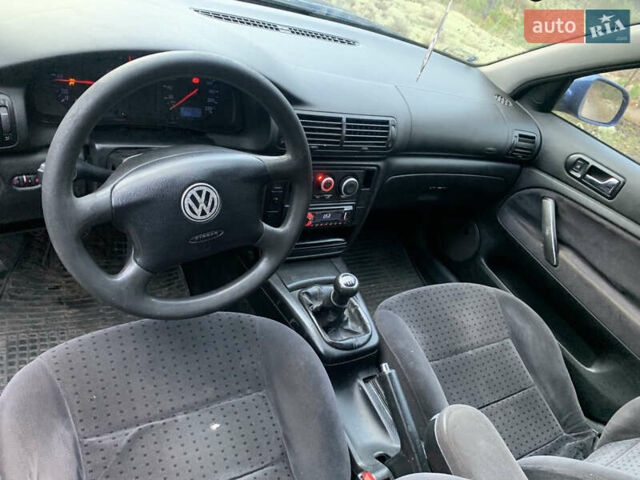 Синий Фольксваген Пассат, объемом двигателя 1.9 л и пробегом 350 тыс. км за 1800 $, фото 9 на Automoto.ua